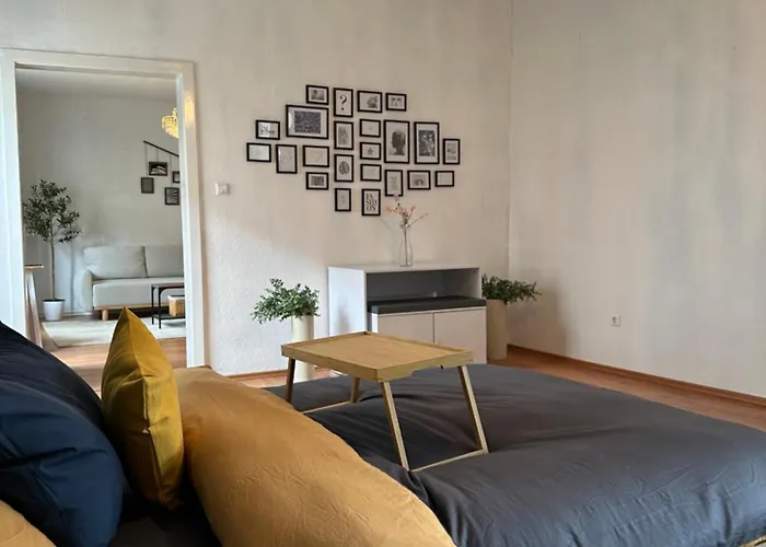 Luxury ,2 Room, Elite Location, 2 Lcd Tv