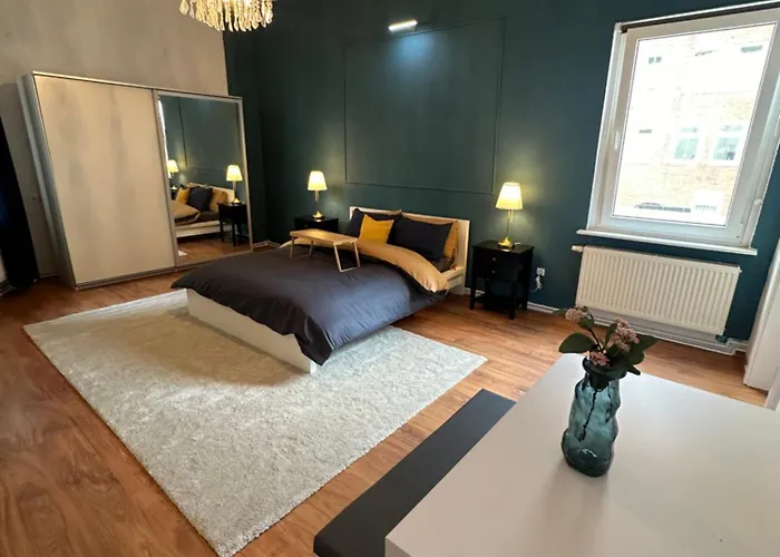 Luxury ,2 Room, Elite Location, 2 Lcd Tv