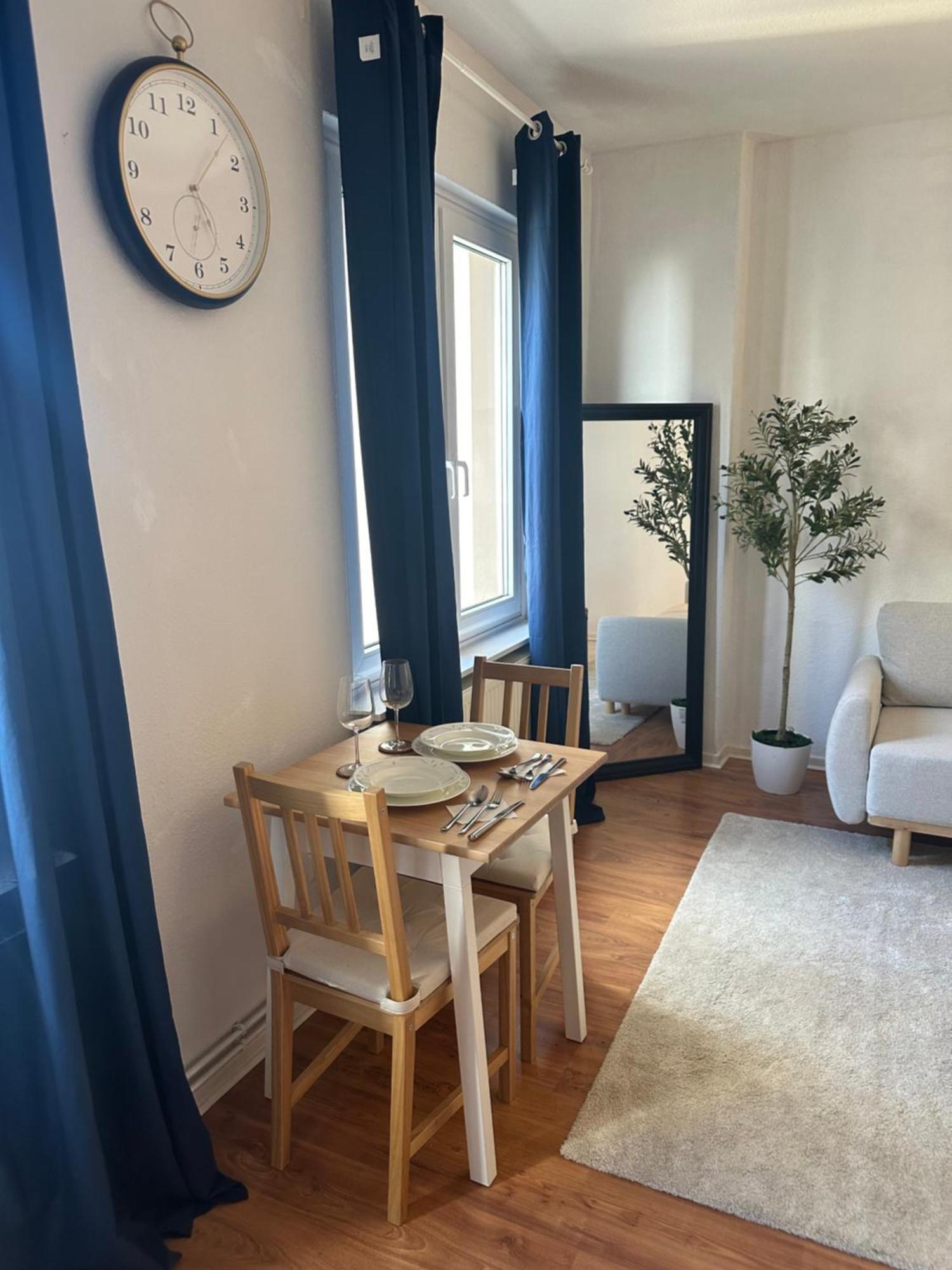 Luxury ,2 Room, Elite Location, 2 Lcd Tv
